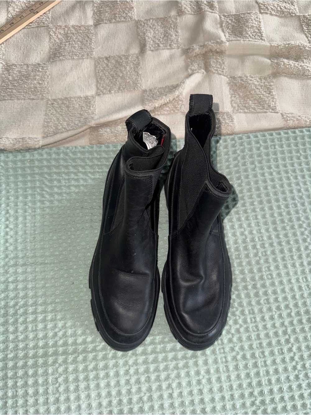NWOT Sorel Black Chelsea Ankle Boots size 9